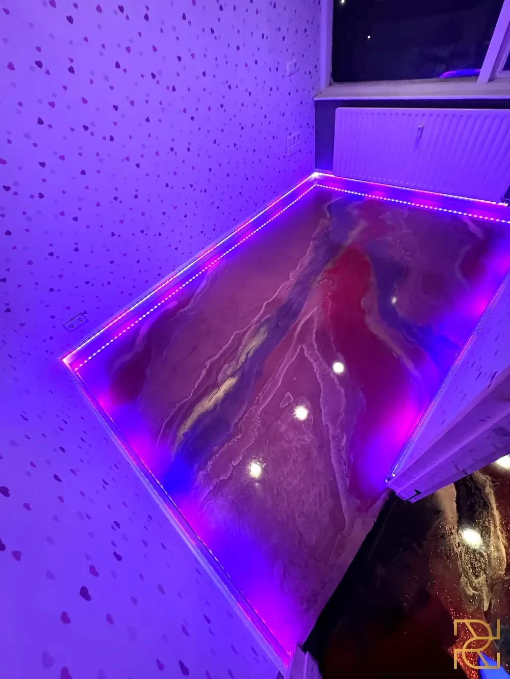 De magenta kamer, Twee kinderkamers, twee eigen werelden, epoxy gietvloer van Rocco Resin
