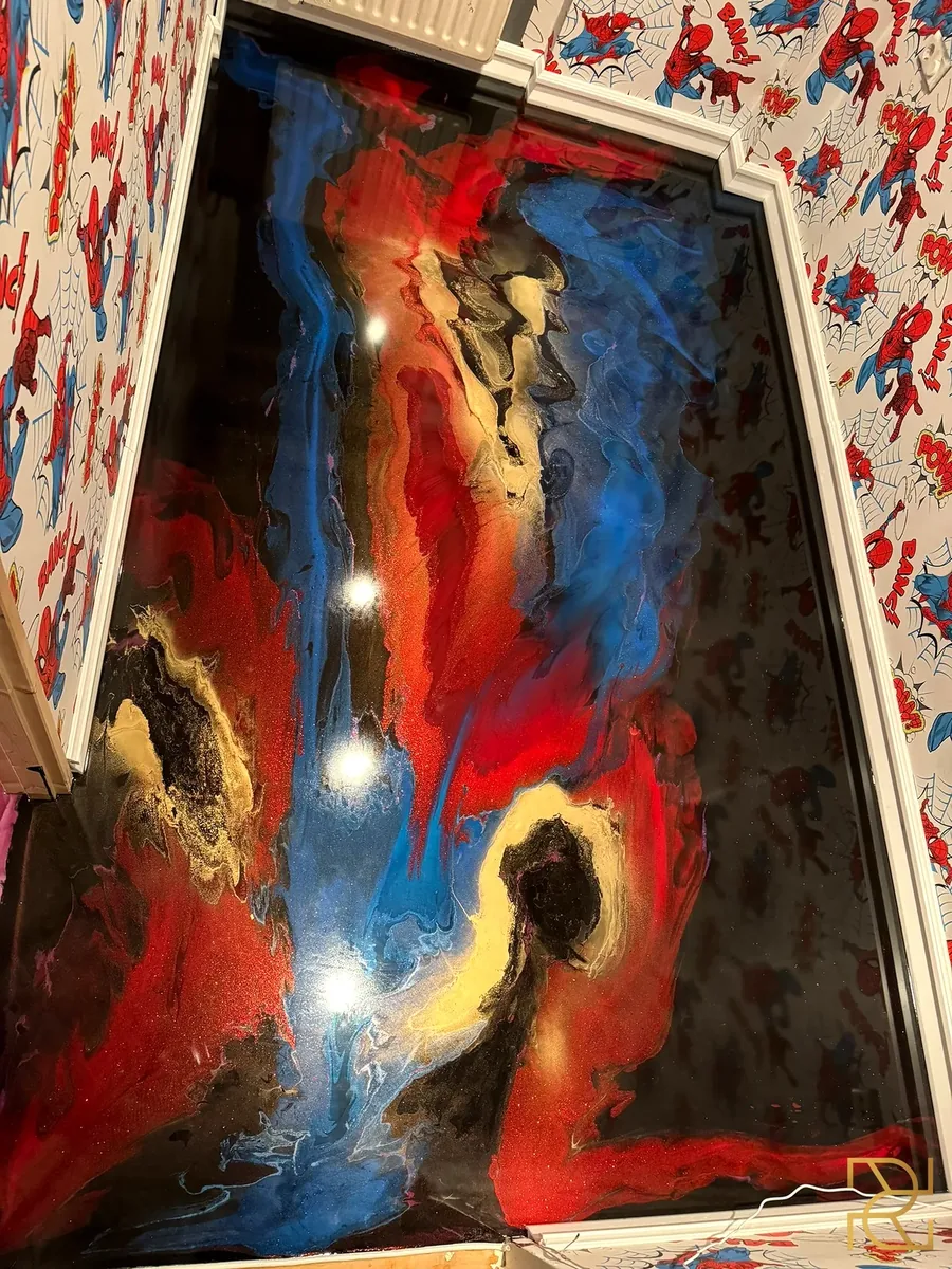 De Spider-Man-kamer, Twee kinderkamers, twee eigen werelden, epoxy gietvloer van Rocco Resin
